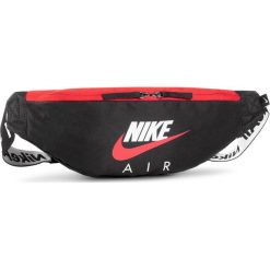Saszetka nerka NIKE - CW9263 011 Czarny. Czarne plecaki męskie Nike, bez wzorów, z materiału, sportowe. Za 99,00 zł.