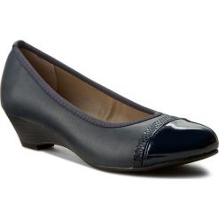 Półbuty CLARA BARSON - W16SS270-12 Granatowy. Niebieskie półbuty damskie Clara Barson, bez wzorów, ze skóry ekologicznej, bez obcasa, na koturnie, bez zapięcia. W wyprzedaży za 39,99 zł.