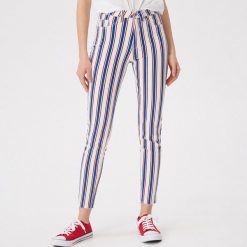 Spodnie skinny z wysokim stanem - Granatowy. Niebieskie spodnie damskie Sinsay, z jeansu, z podwyższonym stanem. Za 59,99 zł.