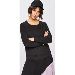 Armani Exchange - Bluza. Czerwone bluzy damskie Armani Exchange, s, z aplikacjami, z elastanu, bez rękawów, bez kaptura. Za 379,90 zł.