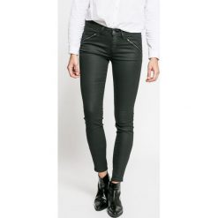 Wrangler - Jeansy Lust for Life. Czarne jeansy damskie marki Wrangler, z bawełny. W wyprzedaży za 359,90 zł.