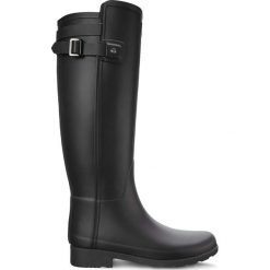 Hunter czarne Original Refined Back Strap Black. Czarne kalosze damskie Hunter, bez wzorów. W wyprzedaży za 609,00 zł.