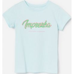 Bawełniany t-shirt z napisem - Niebieski. Niebieskie t-shirty damskie Reserved, z napisami, z bawełny, bez kołnierzyka. W wyprzedaży za 9,99 zł.