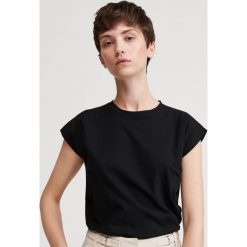 T-shirt z lyocellu i bawełny - Czarny. Czarne t-shirty damskie Reserved, s, bez wzorów, z bawełny, bez kołnierzyka. W wyprzedaży za 34,99 zł.