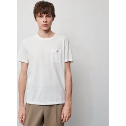 T-shirt ze strukturalnej dzianiny - Kremowy. Białe t-shirty męskie Reserved, s, bez wzorów, z dzianiny, bez kołnierzyka. W wyprzedaży za 29,99 zł.