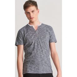 T-shirt z guzikami - Niebieski. Niebieskie t-shirty męskie Reserved, s, bez wzorów, bez kołnierzyka. Za 39,99 zł.