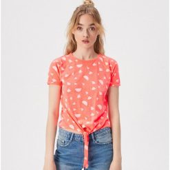 Wiązany crop top - Różowy. Różowe topy damskie Sinsay, s, bez wzorów, bez kołnierzyka. W wyprzedaży za 7,99 zł.