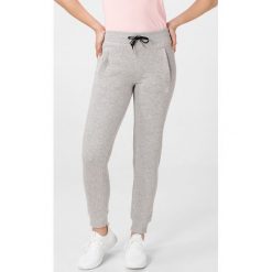 Calvin Klein Spodnie dresowe Szary. Szare spodnie damskie Calvin Klein, l, z bawełny. Za 395,95 zł.