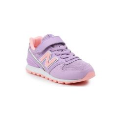Buty Dziecko New Balance Buty dziecięce YV996M1. Fioletowe trampki dziewczęce New Balance, bez wzorów, bez zapięcia. Za 229,00 zł.