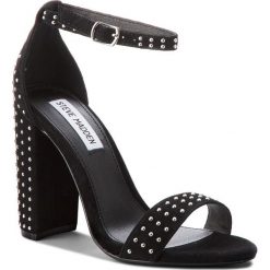 Sandały STEVE MADDEN - Carrson S Sandal SM11000105-03002-032 Black With Studs. Czarne klapki damskie Steve Madden, z aplikacjami, z zamszu, bez obcasa, na obcasie. W wyprzedaży za 389,00 zł.