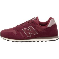 Skórzane sneakersy w kolorze bordowym. Czerwone sneakersy męskie New Balance, na sznurówki. W wyprzedaży za 239,95 zł.