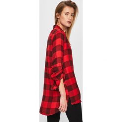 Guess Jeans - Koszula. Czerwone bluzki damskie Guess Jeans, s, z aplikacjami, z wiskozy, bez kołnierzyka, z długim rękawem. Za 399,90 zł.
