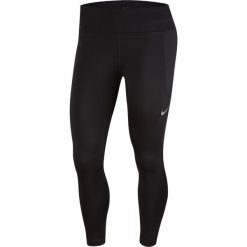 Legginsy Nike Fast 3/4 Crops W Czarne. Czarne spodnie damskie Nike, bez wzorów, do biegania, dri-fit (nike). Za 179,99 zł.
