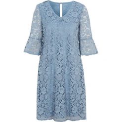 Cellbes Błękitna sukienka koronkowa zamglony niebieski female niebieski 46/48. Niebieskie sukienki damskie Cellbes, na imprezę, na lato, bez wzorów, z koronki, eleganckie, z dekoltem w serek, bez rękawów. Za 294,00 zł.