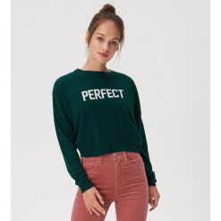 Krótki sweter z hasłem - Turkusowy. Niebieskie swetry damskie Sinsay, s, bez wzorów, z krótkim rękawem, krótkie, bez kaptura. W wyprzedaży za 39,99 zł.
