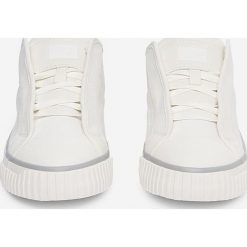 Sneakersy "Scuba" w kolorze białym. Białe trampki męskie G-Star, na sznurówki. W wyprzedaży za 318,95 zł.
