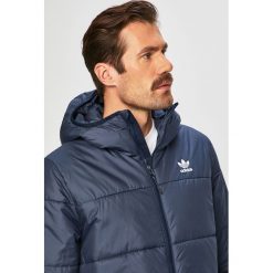 Adidas Originals - Kurtka. Niebieskie płaszcze męskie adidas Originals, m, bez wzorów, z poliesteru, krótkie, z kapturem. Za 329,90 zł.