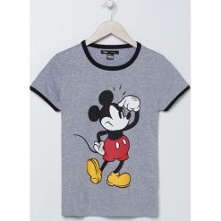 Koszulka z Myszką Mickey - Jasny szary. Szare koszulki damskie Sinsay, s, z motywem z bajki, bez kołnierzyka, bez rękawów. Za 29,99 zł.