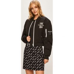 Calvin Klein Jeans - Kurtka bomber CK50. Czarne kurtki damskie Calvin Klein Jeans, s, bez wzorów, z elastanu, krótkie. Za 749,90 zł.