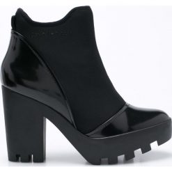 Calvin Klein Jeans - Botki. Czarne botki damskie lity Calvin Klein Jeans, z jeansu, z okrągłym noskiem. W wyprzedaży za 399,90 zł.