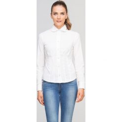 KOSZULA Z FALBANKAMI, K105 ECRU. Koszule damskie Lanti, s, z aplikacjami, eleganckie, z okrągłym kołnierzem, bez rękawów. Za 119,00 zł.