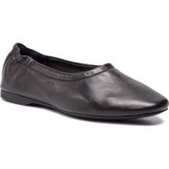 Półbuty VAGABOND - Maddie 4704-101-20 Black. Czarne półbuty damskie marki Vagabond, bez wzorów, ze skóry, bez obcasa, na płaskiej podeszwie, bez zapięcia. Za 339,00 zł.