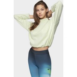 Bluza damska BLD235 - jasny żółty. Żółte bluzy damskie l, bez wzorów, z dzianiny, z krótkim rękawem, krótkie, bez kaptura. W wyprzedaży za 59,99 zł.