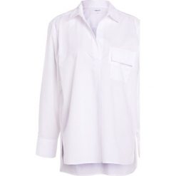 Filippa K Bluzka white. Białe bluzki damskie marki Filippa K, m, bez wzorów, z bawełny, bez kołnierzyka, bez rękawów. W wyprzedaży za 480,35 zł.