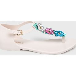 Melissa - Sandały Honey Chrome II. Klapki damskie Melissa, bez wzorów, z gumy, bez obcasa, na obcasie. W wyprzedaży za 169,90 zł.