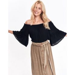 BLUZKA DAMSKA Z ODKRYTYMI RAMIONAMI. Szare bluzki asymetryczne Top Secret, eleganckie. Za 29,99 zł.
