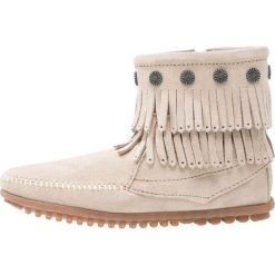 Botki damskie lity: Minnetonka Botki stone