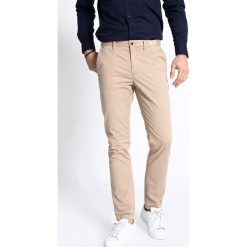 Tommy Hilfiger - Spodnie. Brązowe spodnie męskie TOMMY HILFIGER, na co dzień, bez wzorów, z elastanu, casualowe. W wyprzedaży za 339,90 zł.