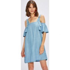 Guess Jeans - Sukienka Lana. Niebieskie sukienki mini damskie marki Guess Jeans, na co dzień, s, z aplikacjami, z lyocellu, casualowe. W wyprzedaży za 299,90 zł.