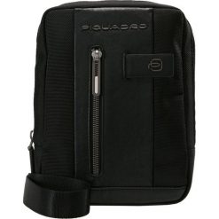 Piquadro Torba na ramię black. Czarne torby na ramię męskie marki Piquadro, na ramię, małe. Za 589,00 zł.