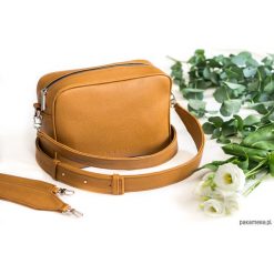 Torebka sportowa Day To Night Brązowa Camel. Pomarańczowe torebki damskie sportowe Pakamera, w paski, sportowe. Za 450,00 zł.