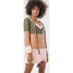 Khaki Bluza Perseis. Brązowe bluzy damskie Born2be, xl, bez wzorów, bez rękawów, bez kaptura. Za 69,99 zł.