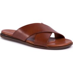 Klapki GINO ROSSI - MB-MONTREUX-01 Brown. Pomarańczowe klapki męskie Gino Rossi, bez wzorów, ze skóry. Za 179,99 zł.