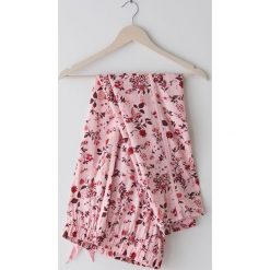 Piżamowe spodnie w kwiaty - Różowy. Różowe piżamy damskie Sinsay, s. Za 39,99 zł.