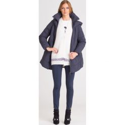 KURTKA PIKOWANA EMPORIO ARMANI. Niebieskie kurtki damskie s, z aplikacjami. Za 599,50 zł.