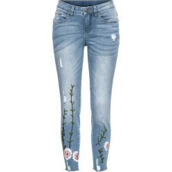 Dżinsy z haftem bonprix niebieski "bleached”. Niebieskie jeansy damskie bonprix, z haftami, z jeansu. Za 109,99 zł.