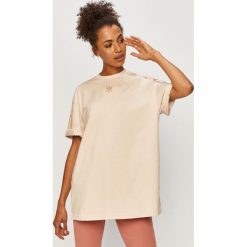 Adidas Originals - T-shirt. Topy damskie adidas Originals, z aplikacjami, z bawełny, z okrągłym kołnierzem. Za 139,90 zł.