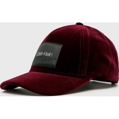 Calvin Klein - Czapka. Brązowe czapki z daszkiem damskie Calvin Klein, z bawełny. Za 179,90 zł.