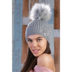 Czapka EFRA GREY. Szare szaliki damskie . W wyprzedaży za 29,00 zł.