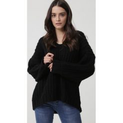 Czarny Sweter Dudley. Czarne swetry damskie Born2be, uniwersalny, bez wzorów, dziergany, z długim rękawem, długie, bez kaptura. Za 199,99 zł.