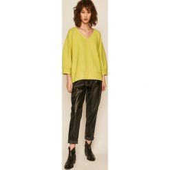 Medicine - Bluza Modern Utility. Żółte bluzy damskie MEDICINE, s, bez wzorów, z elastanu, bez rękawów, bez kaptura. W wyprzedaży za 62,90 zł.