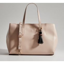 Torebka typu shopper z chwostem - Kremowy. Białe torby damskie na zakupy Mohito, bez wzorów, bez dodatków. Za 89,99 zł.