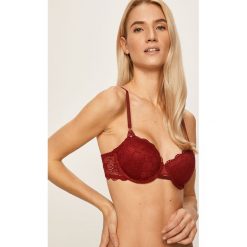 Dkny - Biustonosz. Czerwone biustonosze DKNY, w koronkowe wzory, z elastanu. W wyprzedaży za 129,90 zł.