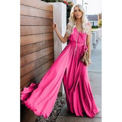 Sukienka ZINNIA PINK. Różowe sukienki damskie IVET, s, bez wzorów, eleganckie, bez kołnierzyka, bez rękawów, długie, maxi. W wyprzedaży za 59,00 zł.