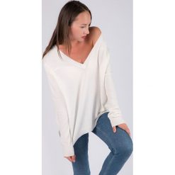 Kaszmirowy sweter w kolorze kremowym. Białe swetry damskie Just Cashmere, s, bez wzorów, z kaszmiru, bez rękawów, bez kaptura. W wyprzedaży za 299,95 zł.