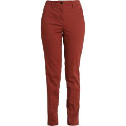 GStar BRONSON MID SKINNY CHINO Chinosy king stretch bt. Brązowe chinosy damskie G-Star, z bawełny. Za 469,00 zł.